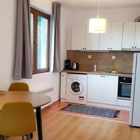 Semiramida Garden 12 Apartment Borowez