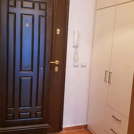 Apartment Semiramida Garden 12 Borowez